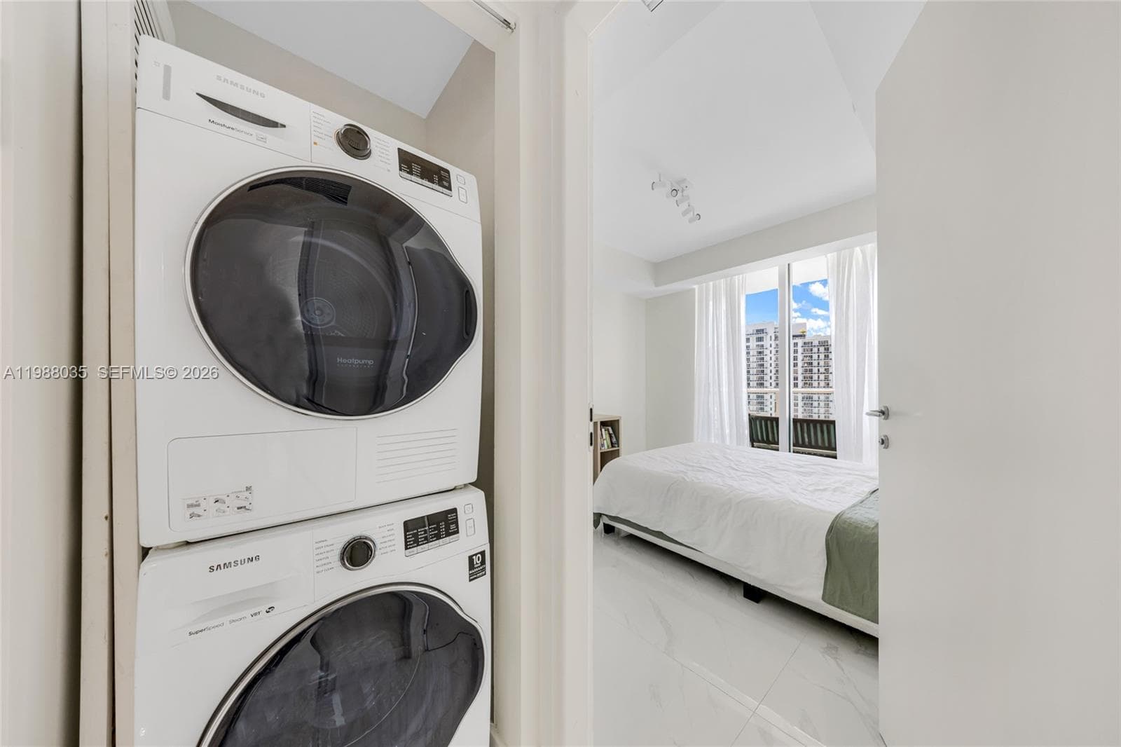 300 S Biscayne Blvd # 2806, Miami FL 33131 — 17