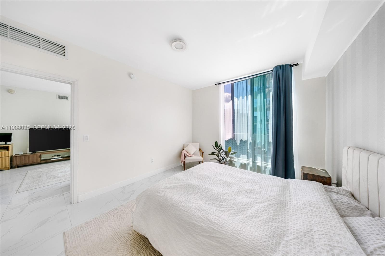 300 S Biscayne Blvd # 2806, Miami FL 33131 — 12