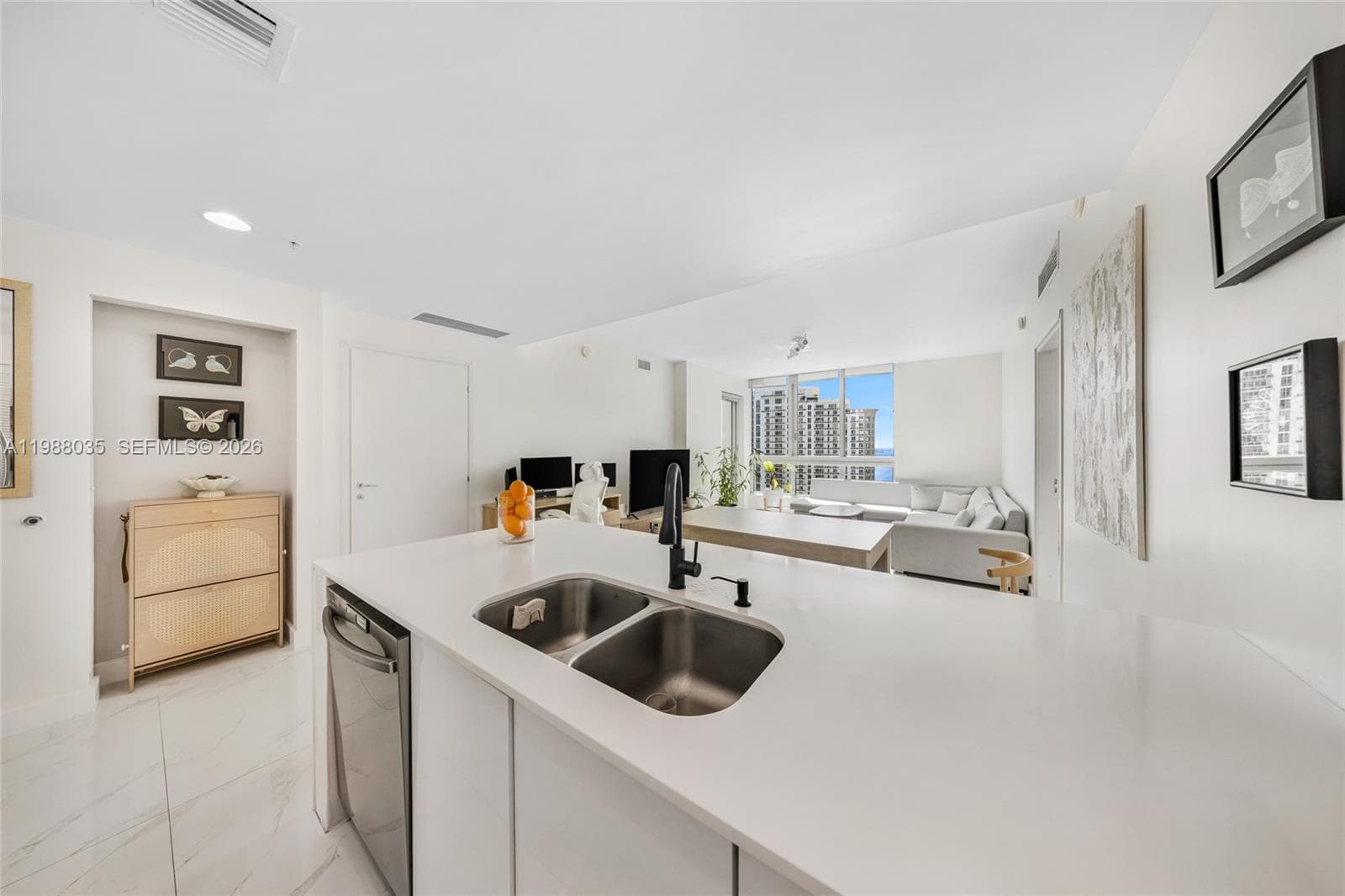 300 S Biscayne Blvd # 2806, Miami FL 33131 — 9