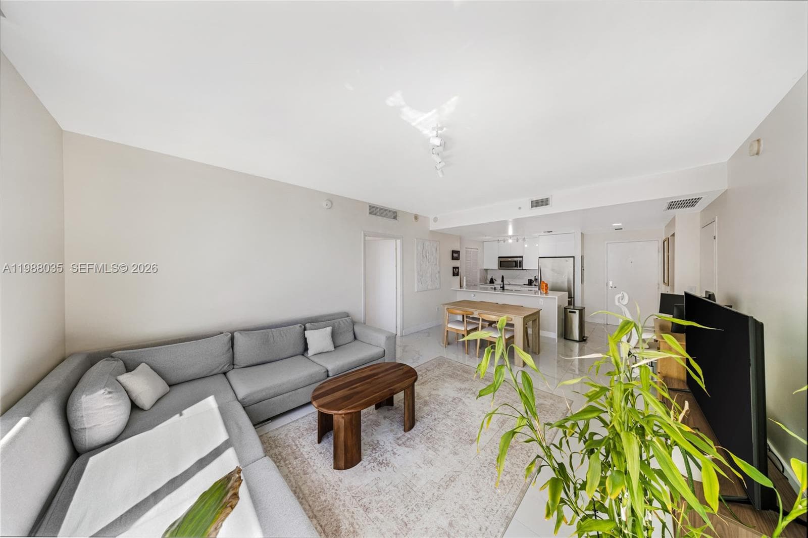 300 S Biscayne Blvd # 2806, Miami FL 33131 — 10