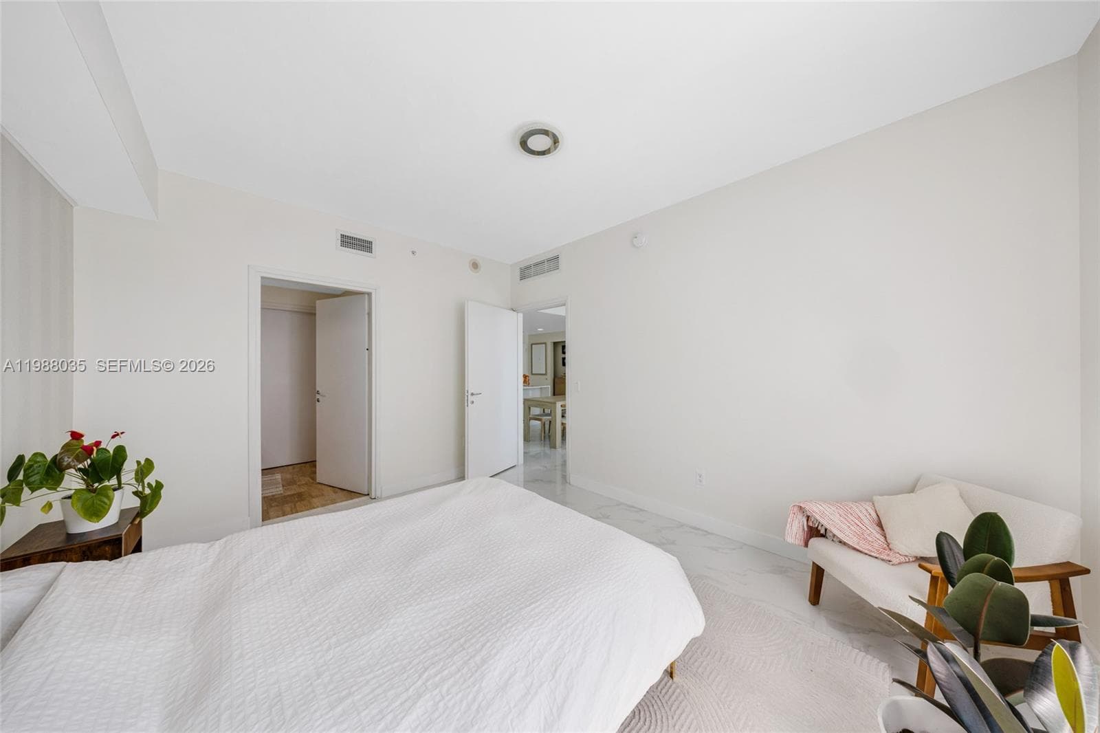 300 S Biscayne Blvd # 2806, Miami FL 33131 — 14