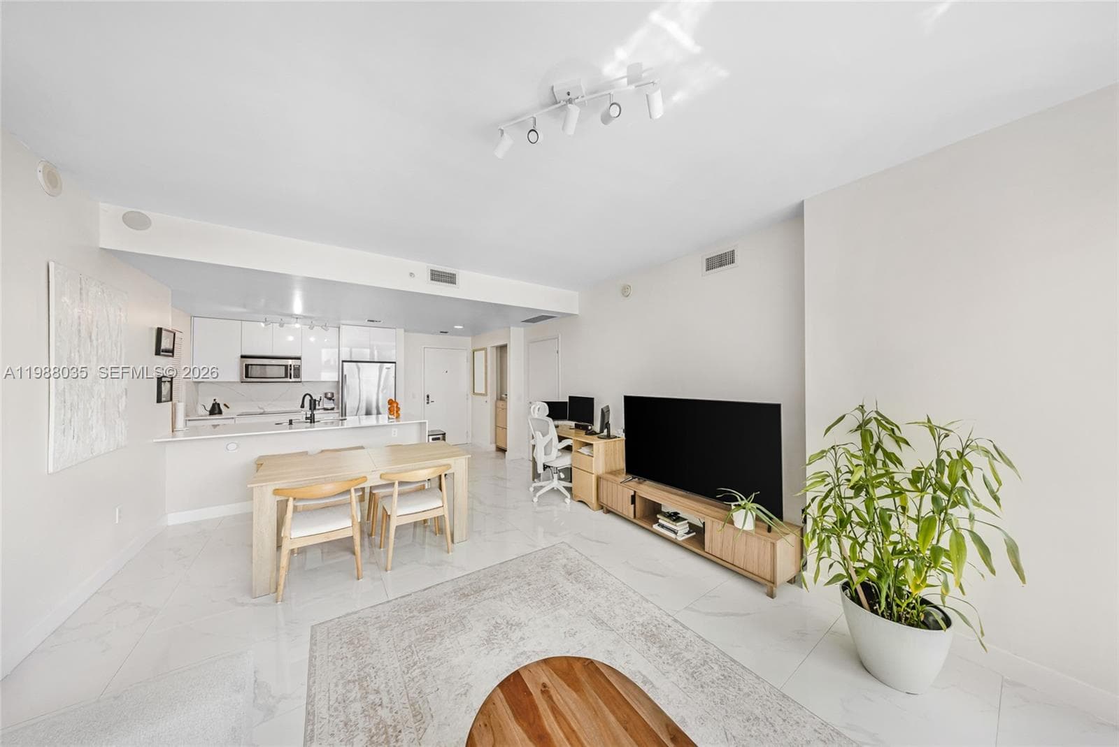 300 S Biscayne Blvd # 2806, Miami FL 33131 — 11