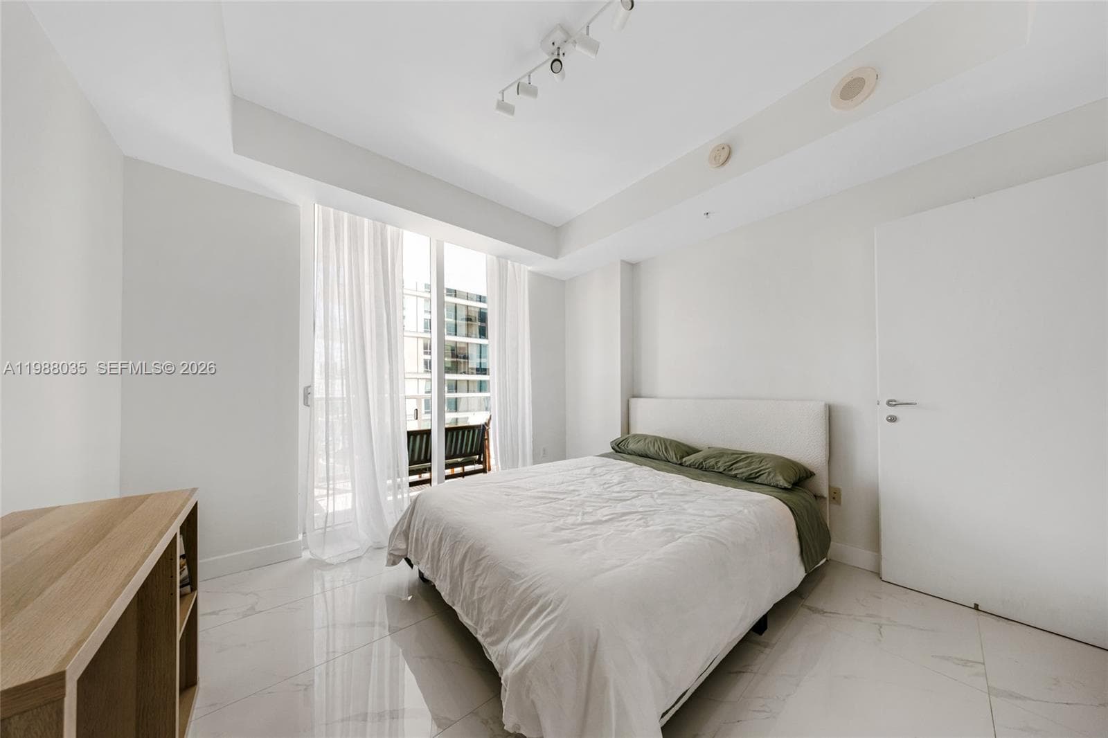 300 S Biscayne Blvd # 2806, Miami FL 33131 — 19