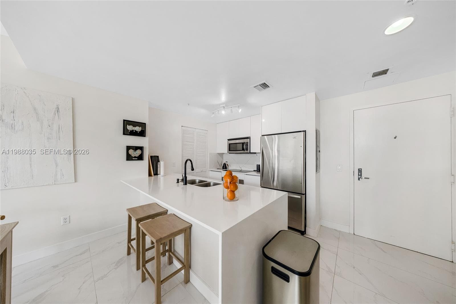 300 S Biscayne Blvd # 2806, Miami FL 33131 — 8