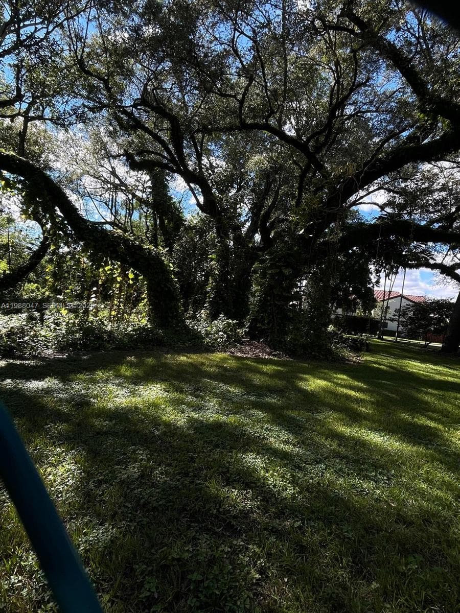 605 Ives Dairy Rd # 7, Miami FL 33179 — 62