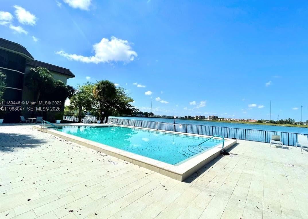 605 Ives Dairy Rd # 7, Miami FL 33179 — 32