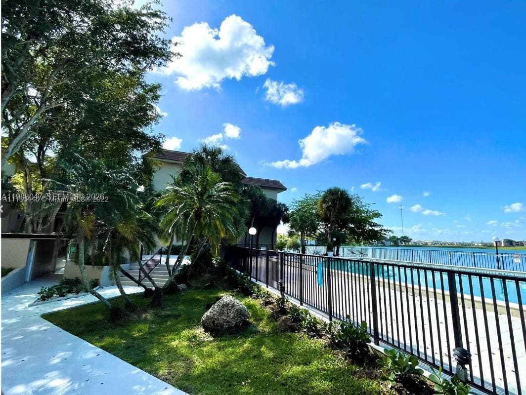 605 Ives Dairy Rd # 7, Miami FL 33179 — 34