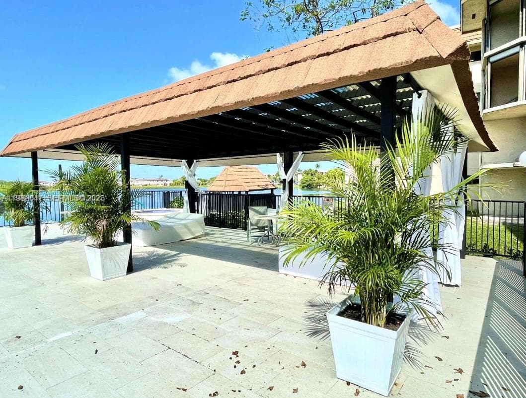 605 Ives Dairy Rd # 7, Miami FL 33179 — 33