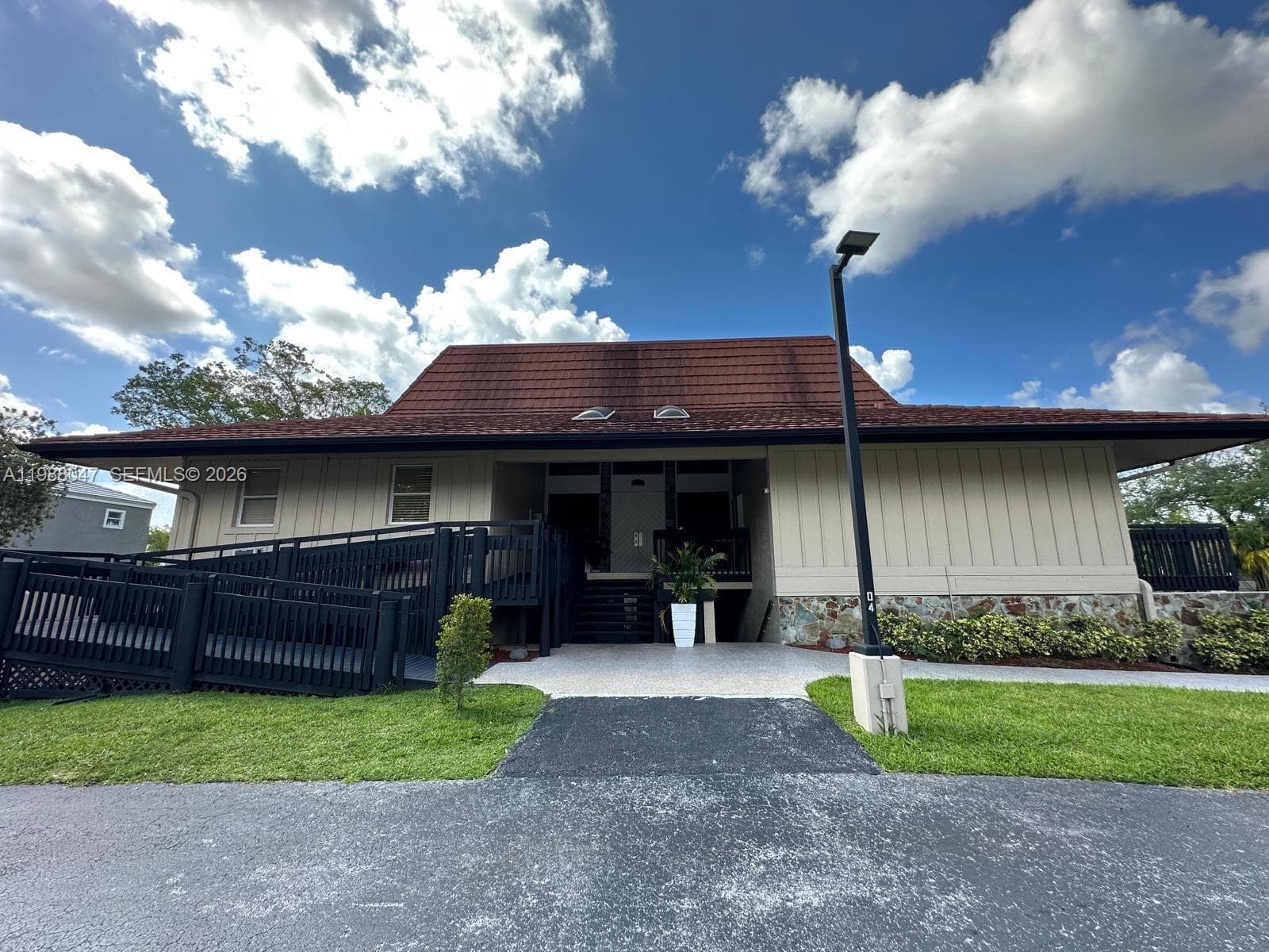 605 Ives Dairy Rd # 7, Miami FL 33179 — 40
