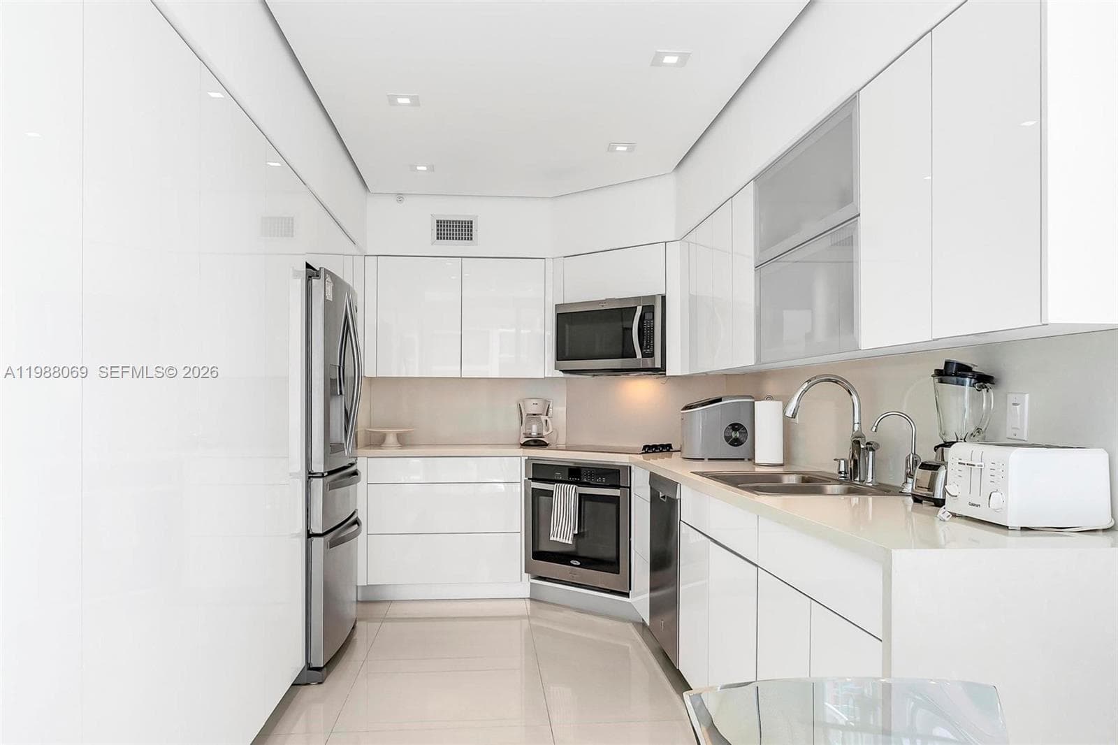 3370 HIDDEN BAY DR # 2210, Aventura FL 33180 — 31