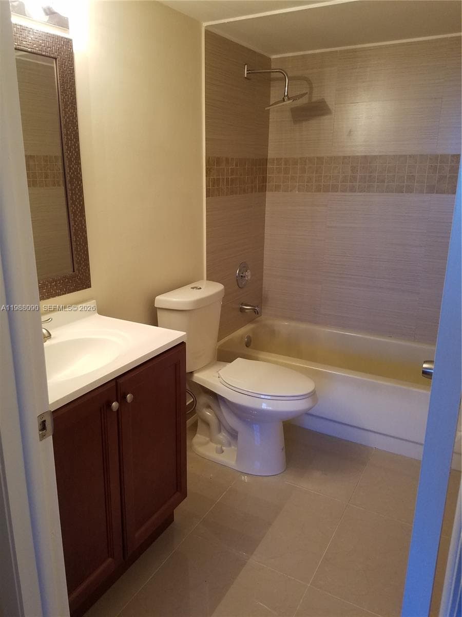 8180 Geneva Ct # 428, Doral FL 33166 — 8