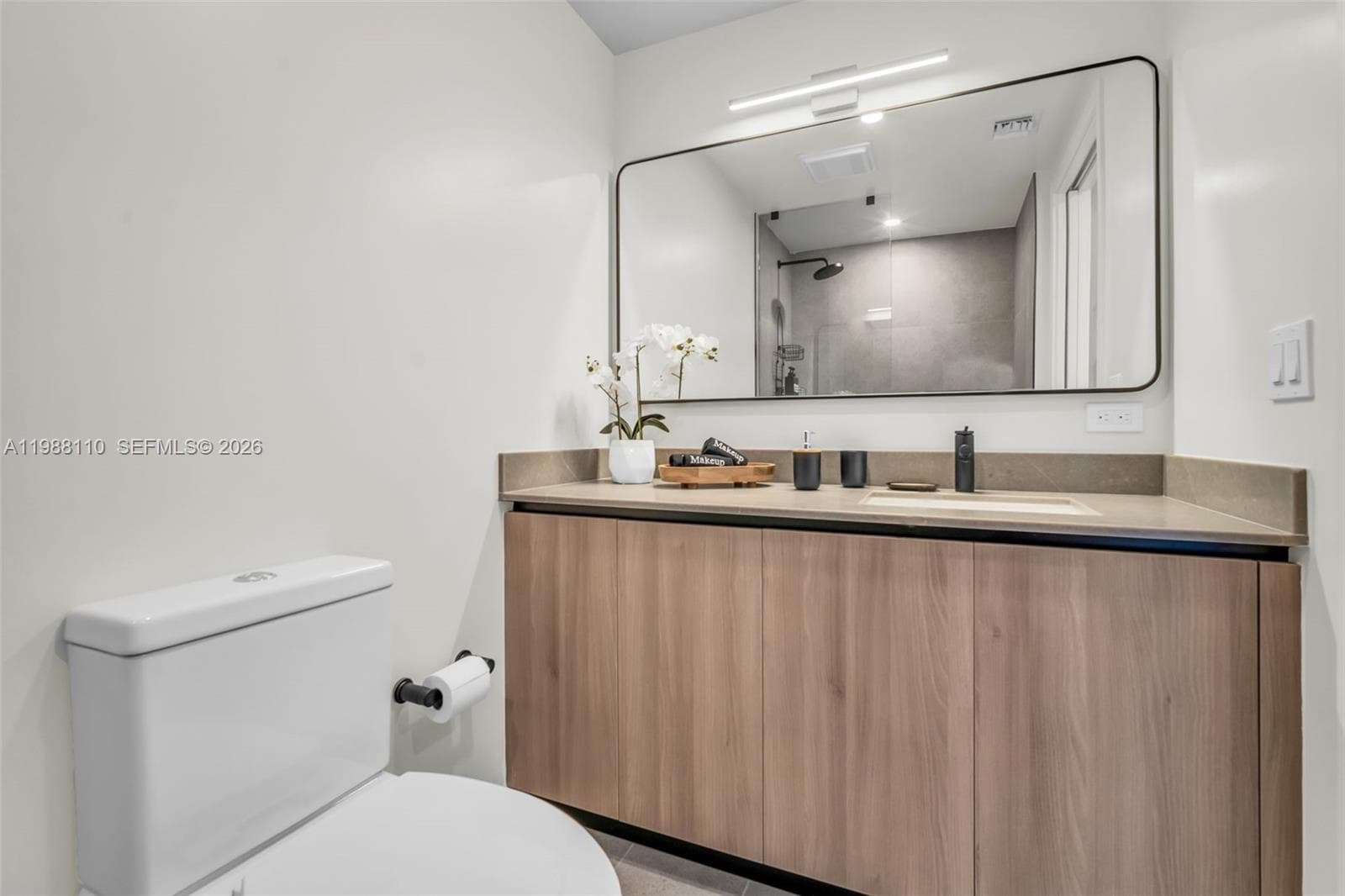 121 NE 5th St # 902, Miami FL 33132 — 14