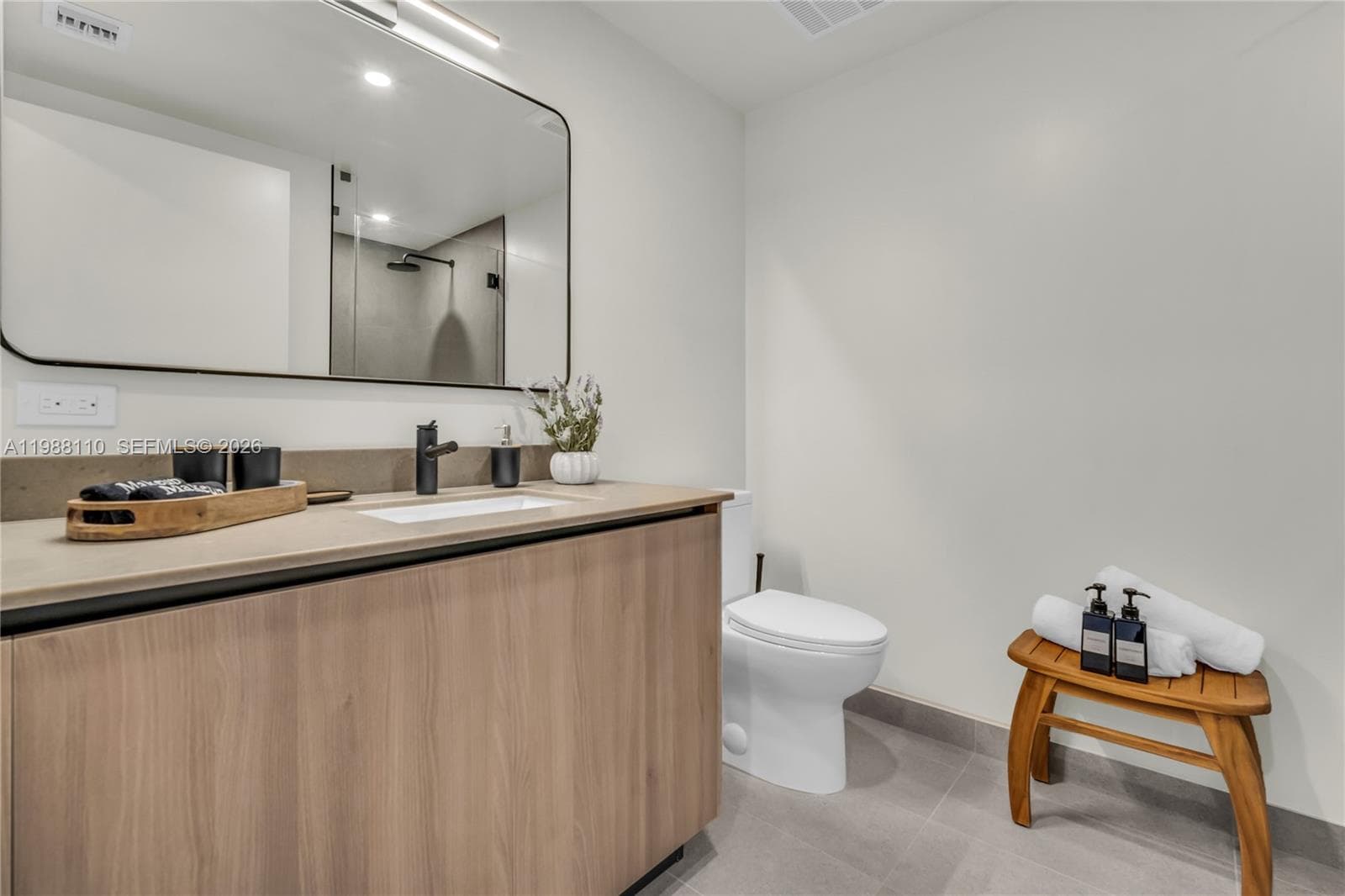 121 NE 5th St # 902, Miami FL 33132 — 18