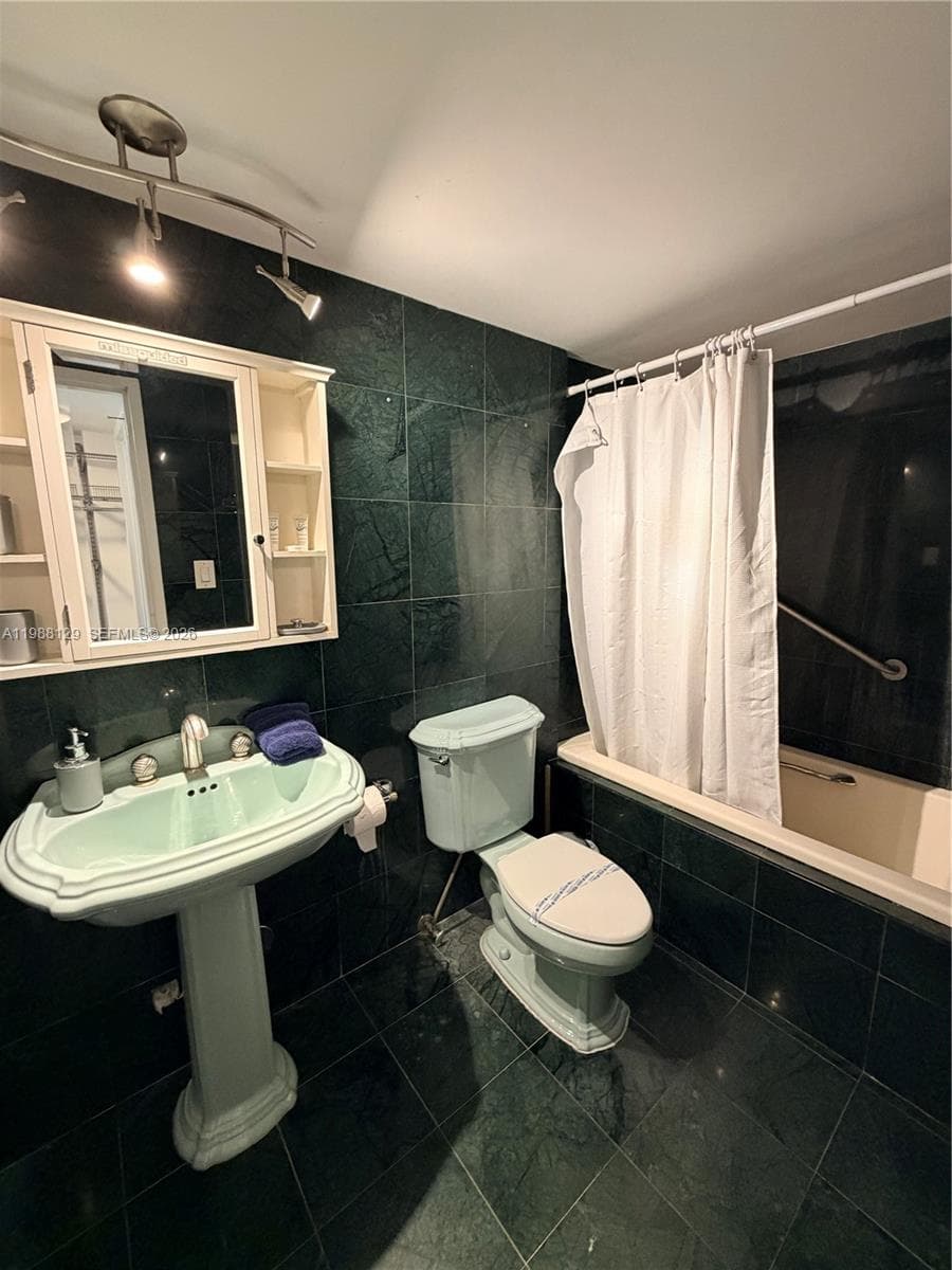 5161 Collins Ave # 1506, Miami Beach FL 33140 — 11