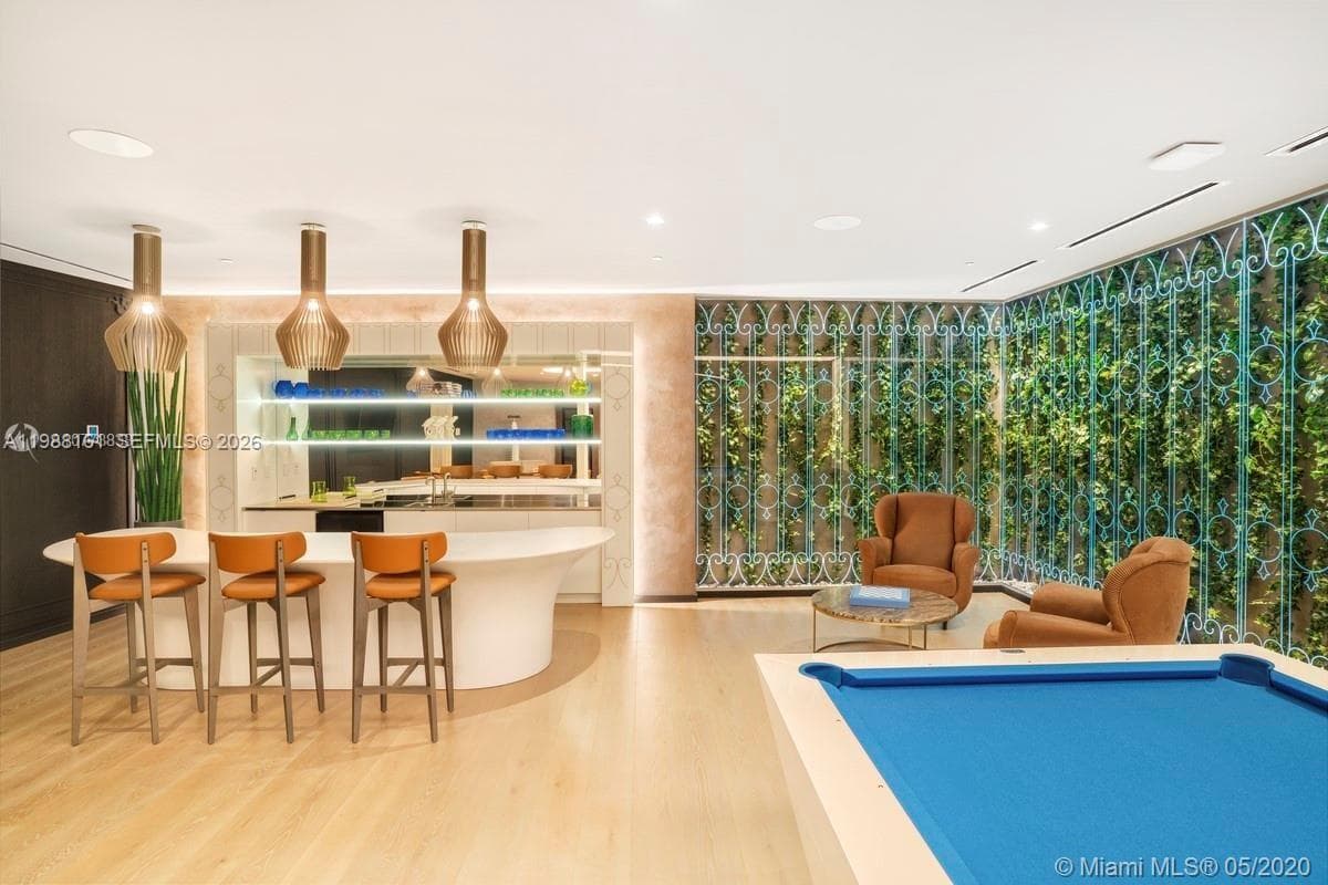 1000 Brickell Plz, Miami FL 33131 — 21