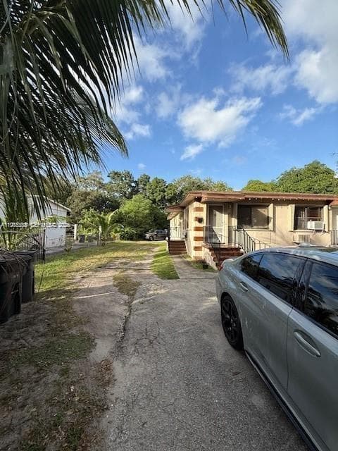 551-553 NE 133rd St, North Miami FL 33161 — 10