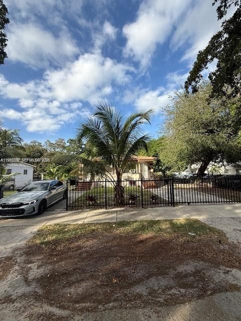 551-553 NE 133rd St, North Miami FL 33161 — 8