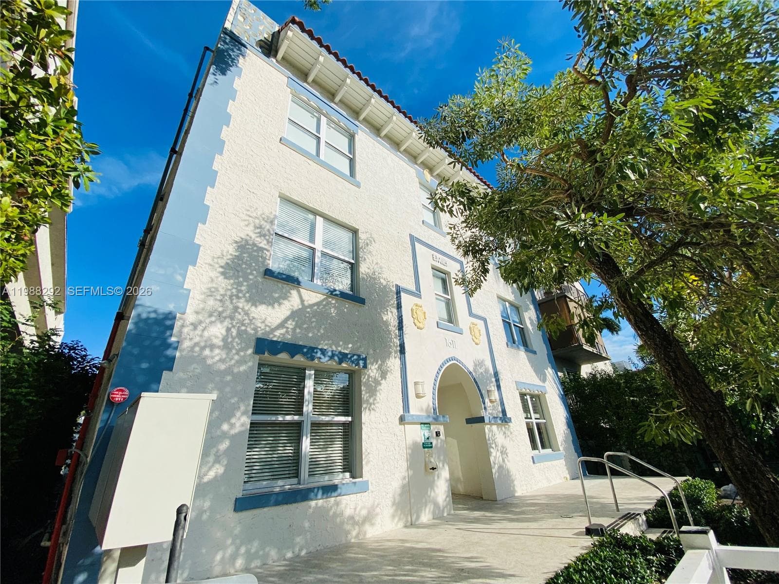 1611 Meridian Ave # 305, Miami Beach FL 33139 — 17