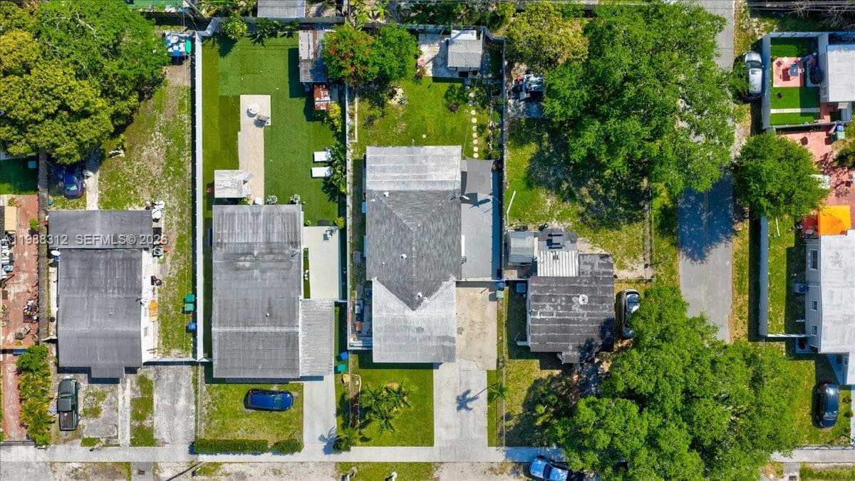 3140 NW 97th St, Miami FL 33147 — 32