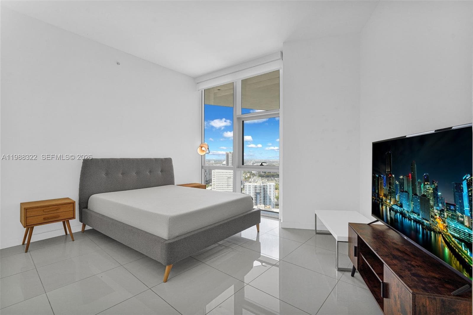 851 NE 1st Ave # 2912, Miami FL 33132 — 36