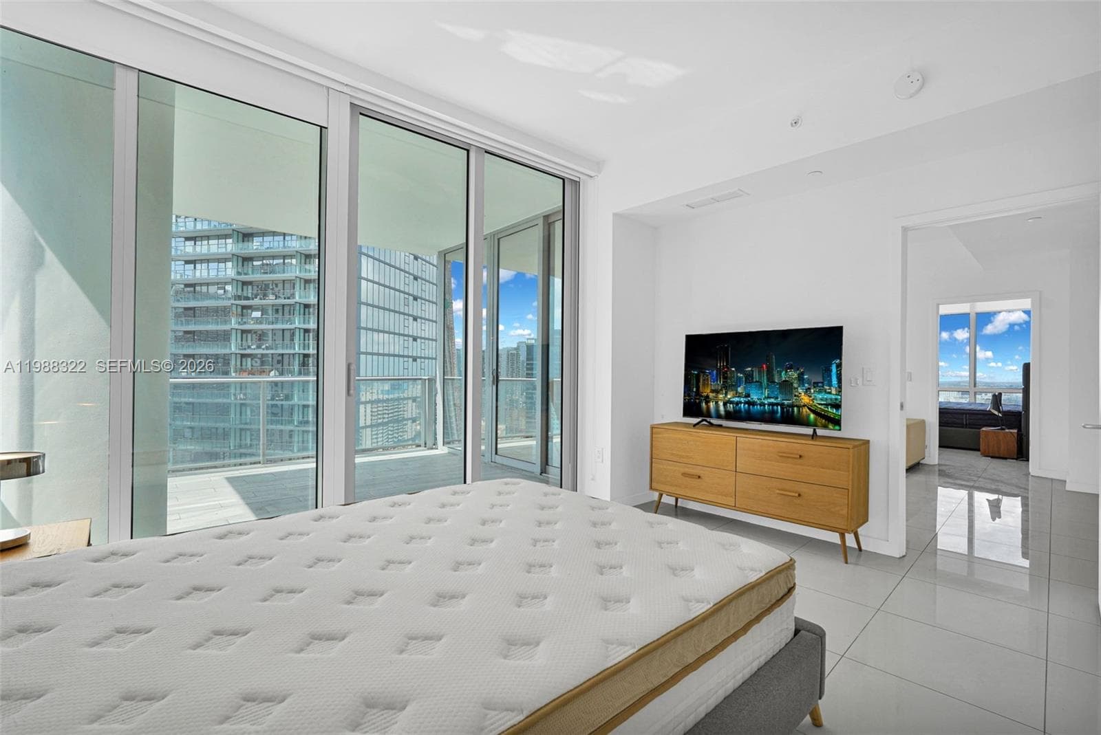 851 NE 1st Ave # 2912, Miami FL 33132 — 30