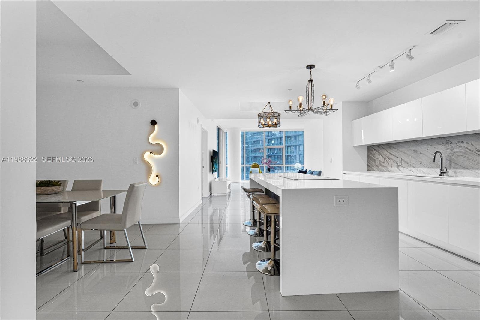 851 NE 1st Ave # 2912, Miami FL 33132 — 25