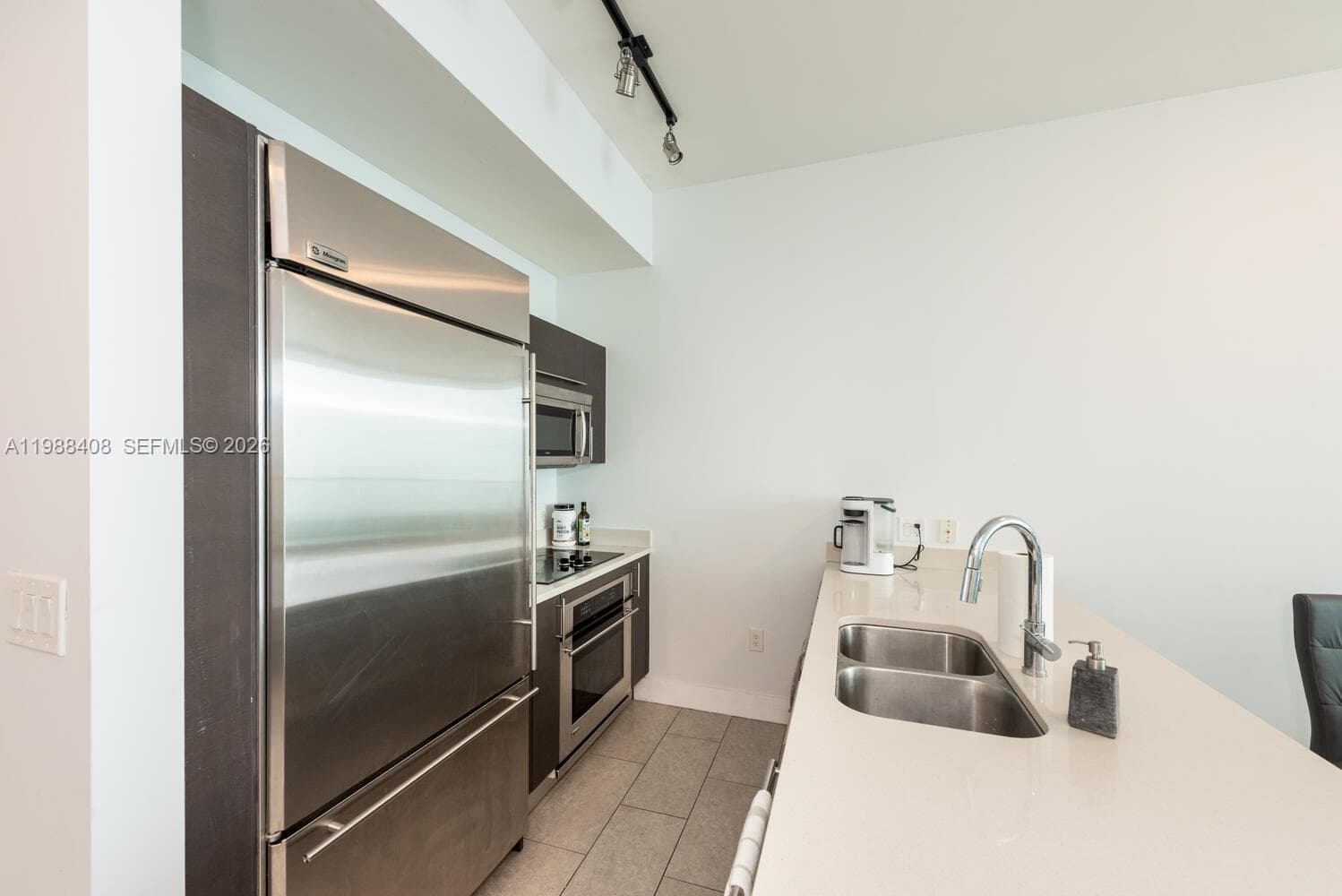 55 SE 6th St # 4200, Miami FL 33131 — 9