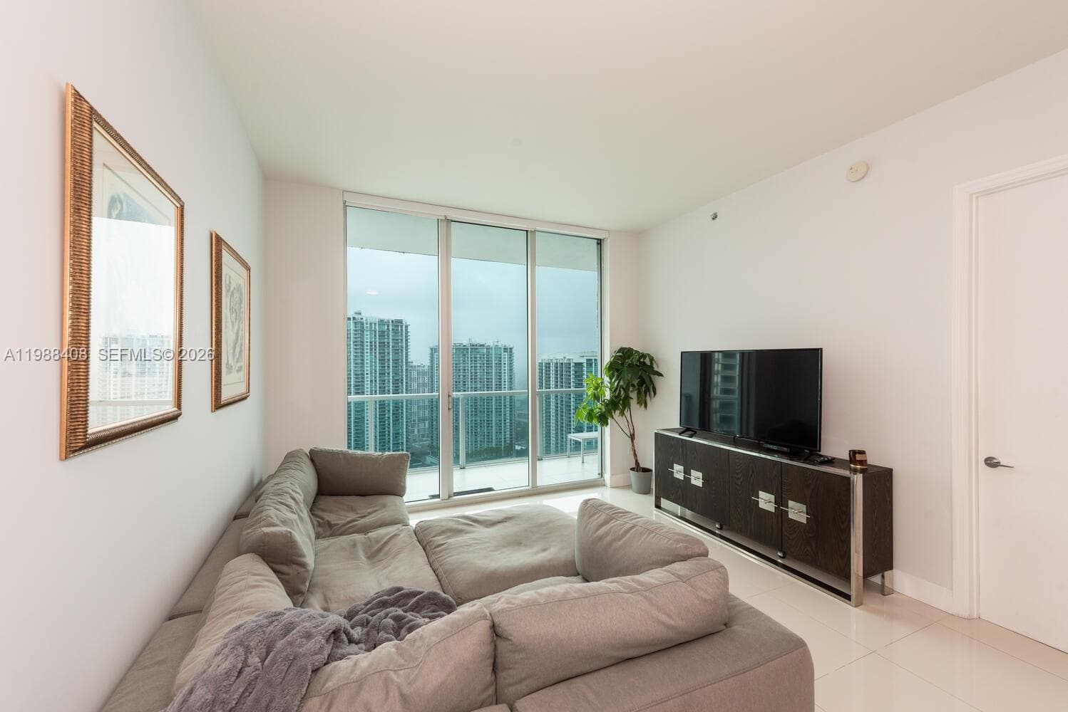 55 SE 6th St # 4200, Miami FL 33131 — 4