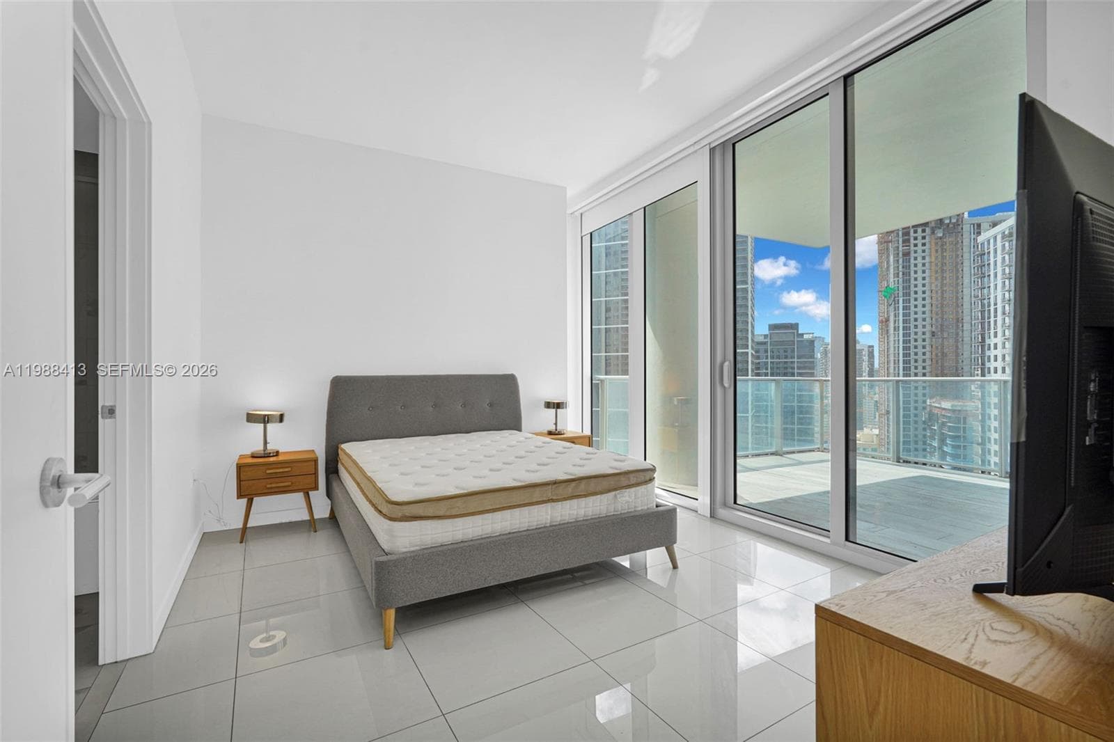 851 NE 1st Ave # 2912, Miami FL 33132 — 23