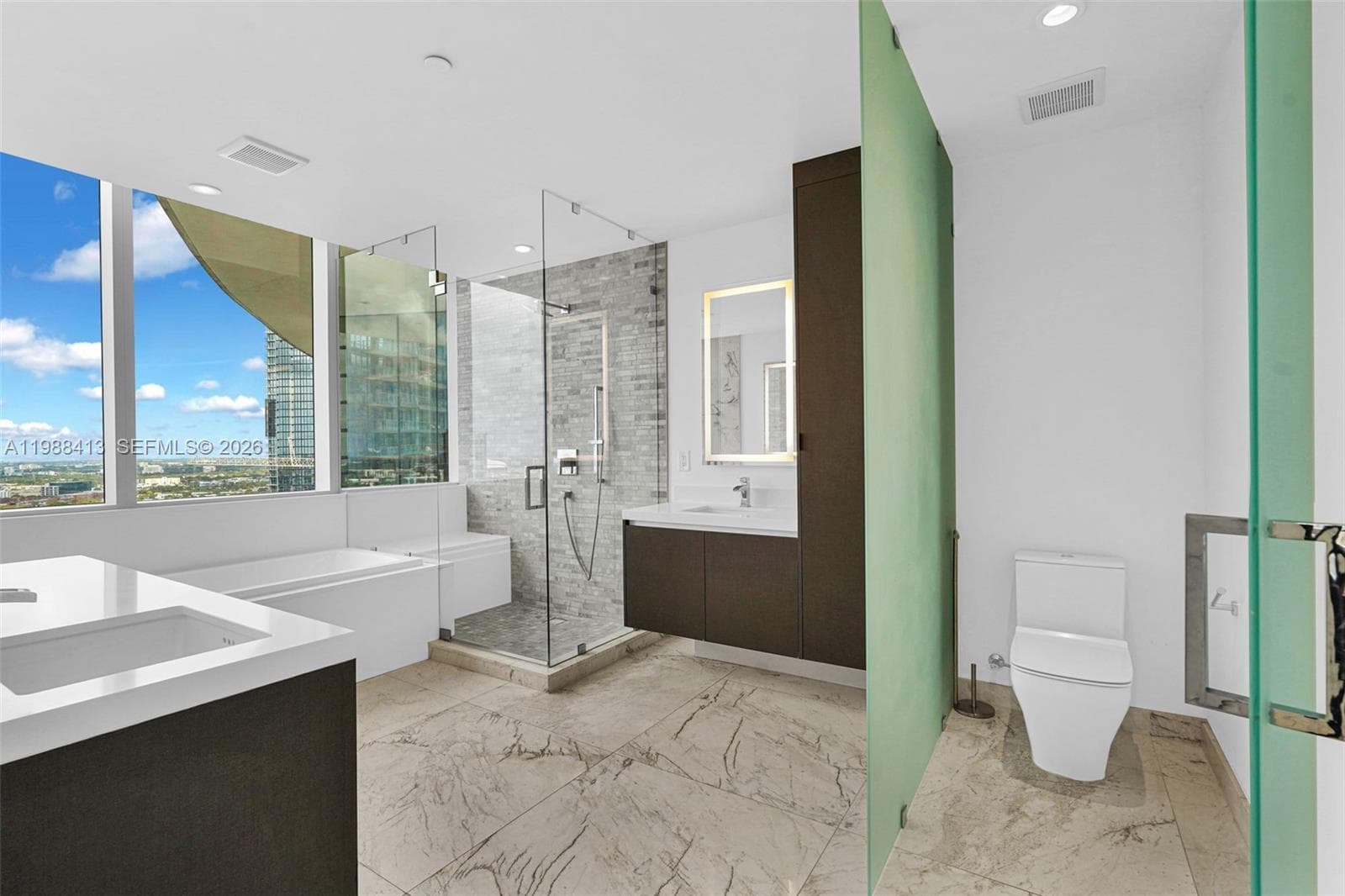 851 NE 1st Ave # 2912, Miami FL 33132 — 17