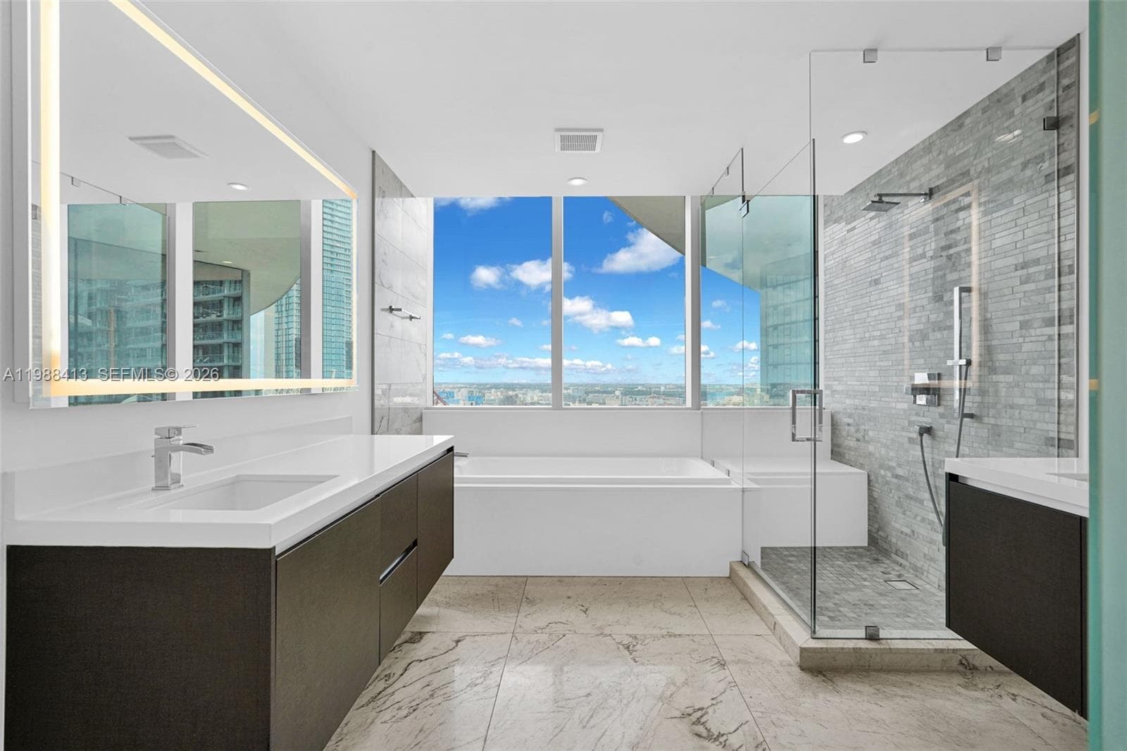 851 NE 1st Ave # 2912, Miami FL 33132 — 16