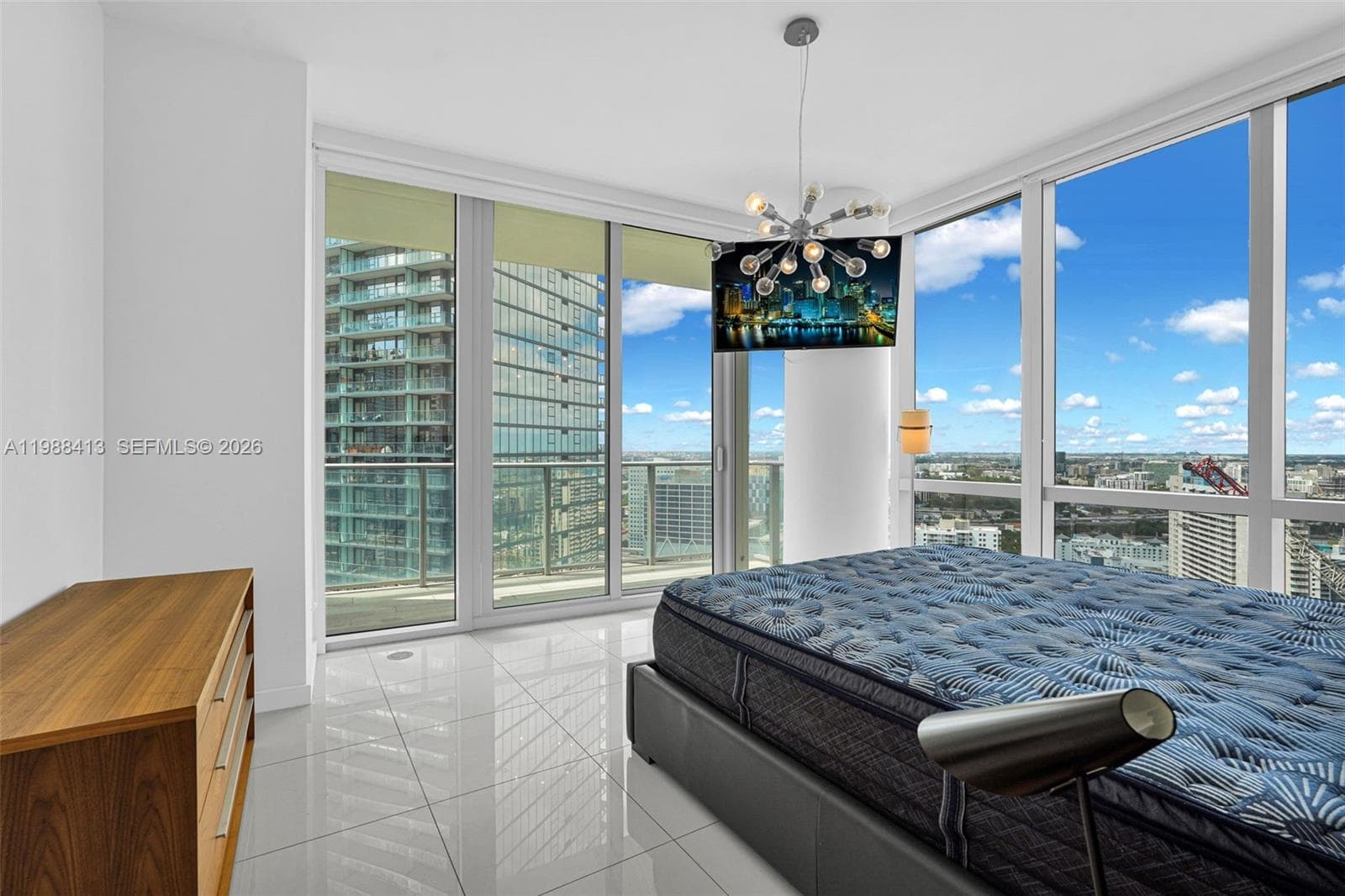 851 NE 1st Ave # 2912, Miami FL 33132 — 18