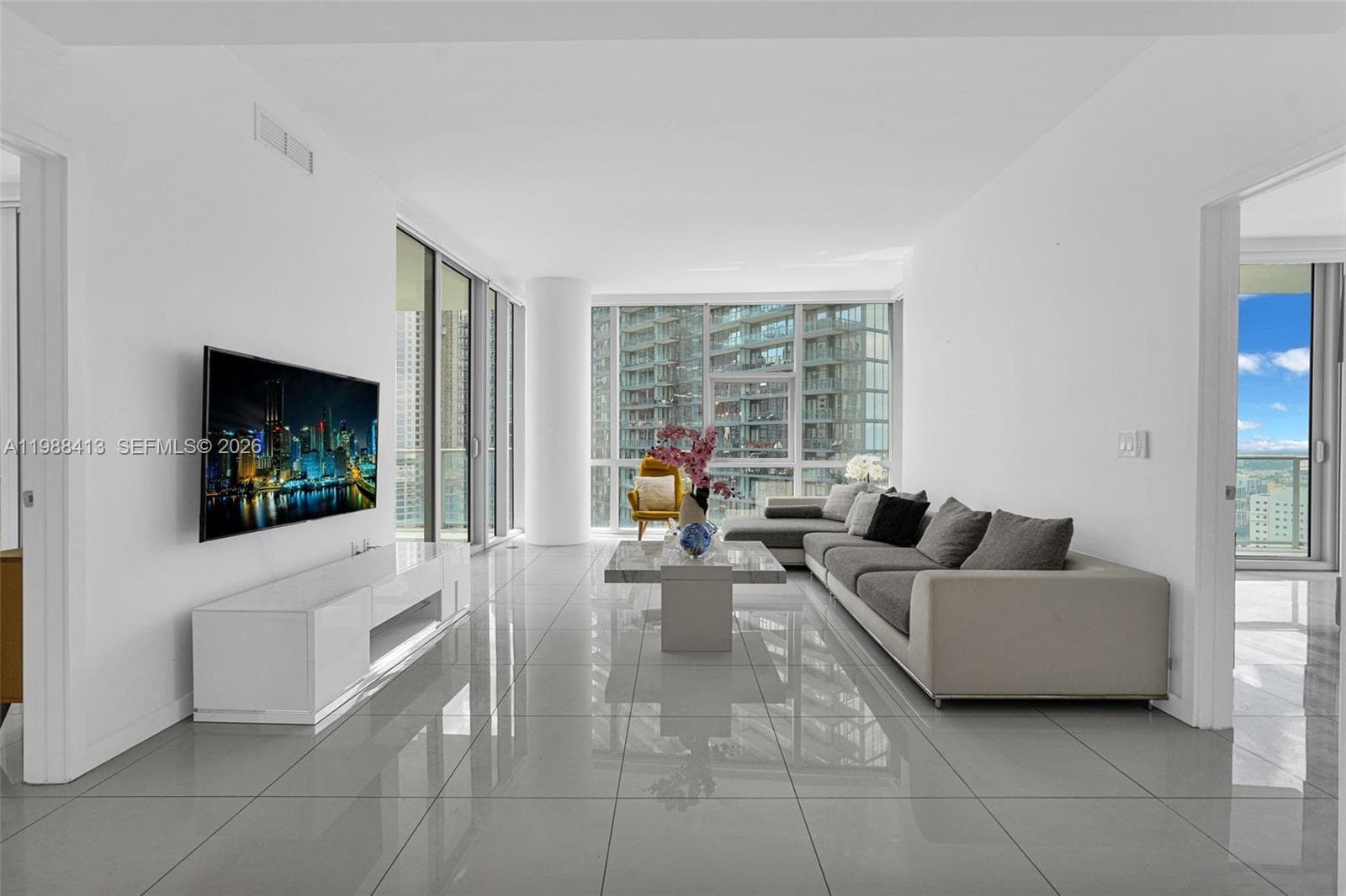 851 NE 1st Ave # 2912, Miami FL 33132 — 15
