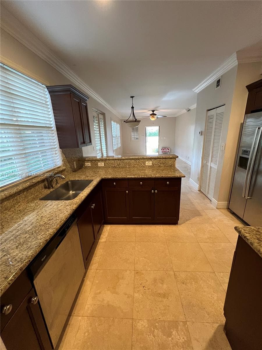 481 Menendez Ave # 9, Coral Gables FL 33146 — 4