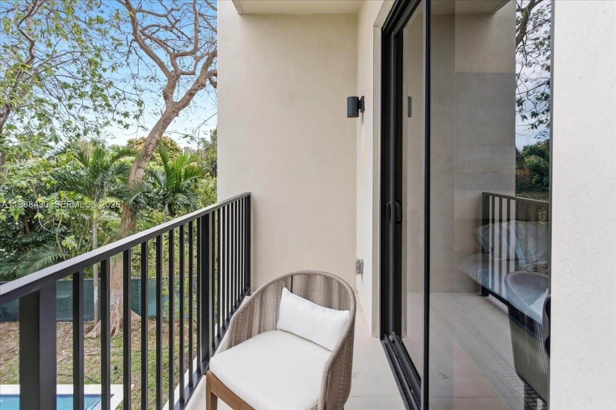 2925 SW 36th Ave, Miami FL 33133 — 49