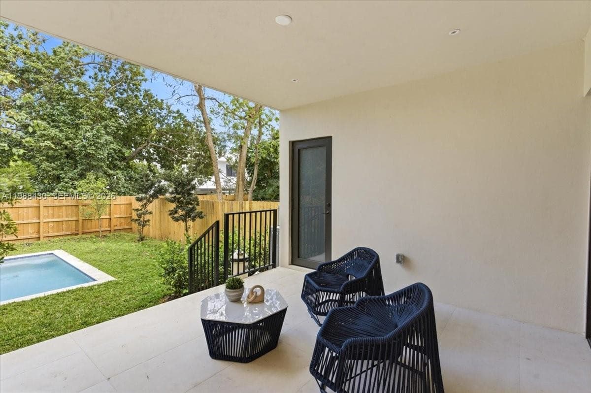 2925 SW 36th Ave, Miami FL 33133 — 60