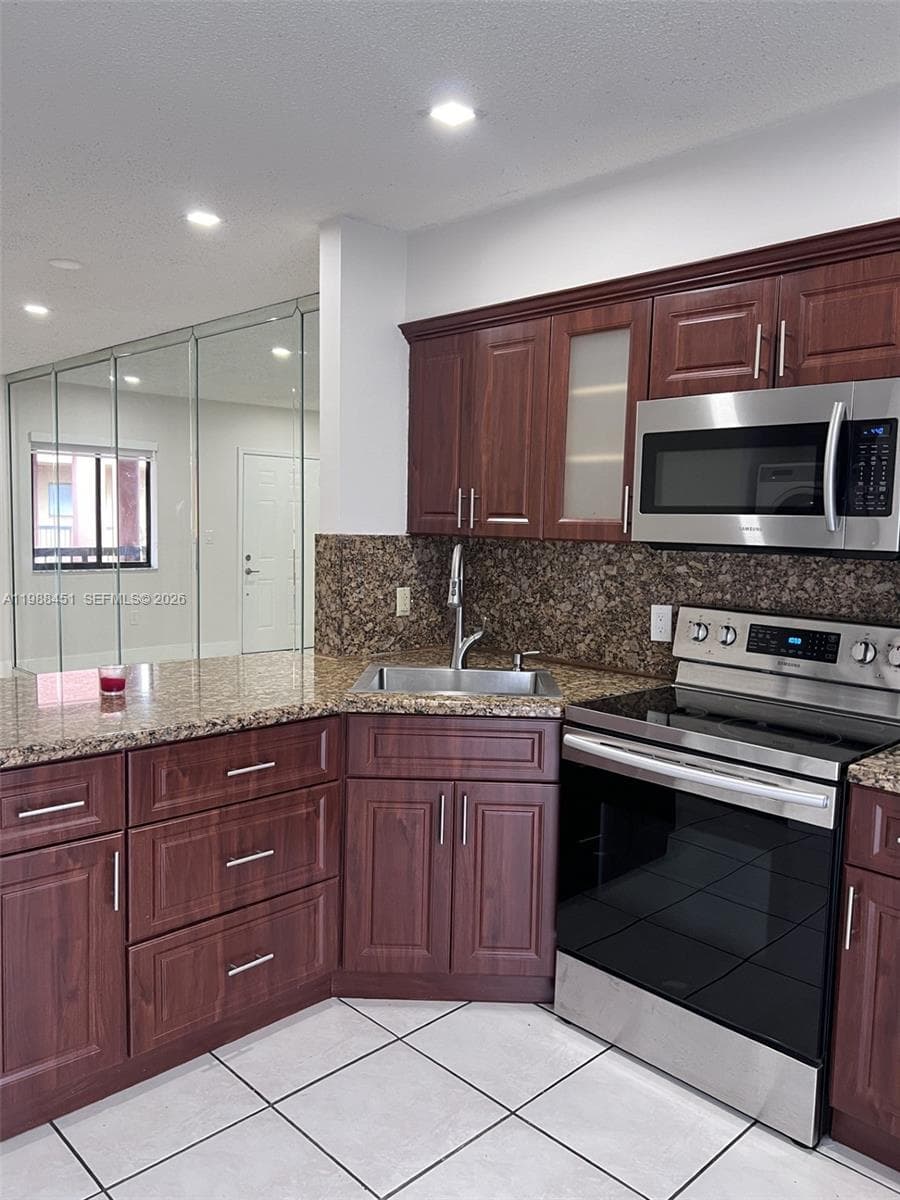 5480 W 21st Ct # 404, Hialeah FL 33016 — 2