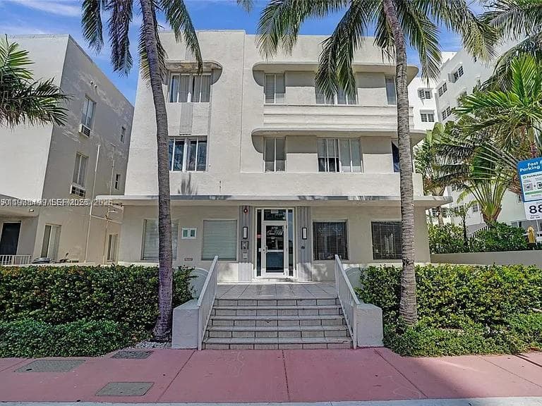 3710 Collins Ave # 310, Miami Beach FL 33140 — 1