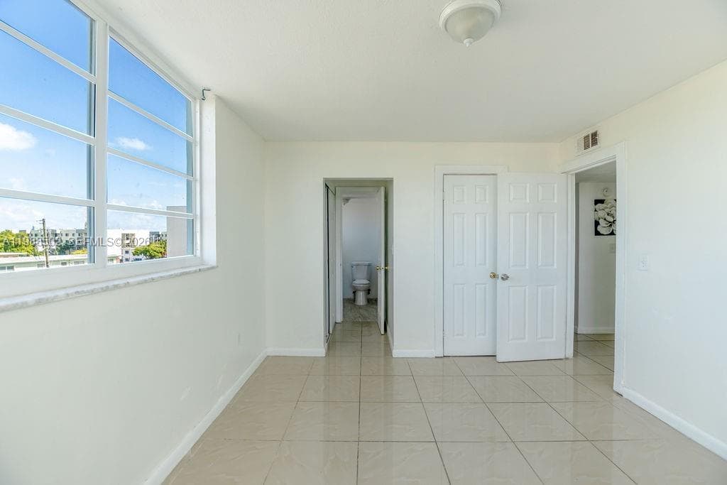 1990 Marseille Dr # 402, Miami Beach FL 33141 — 27