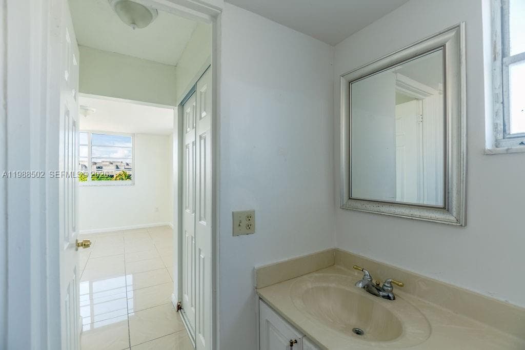 1990 Marseille Dr # 402, Miami Beach FL 33141 — 29
