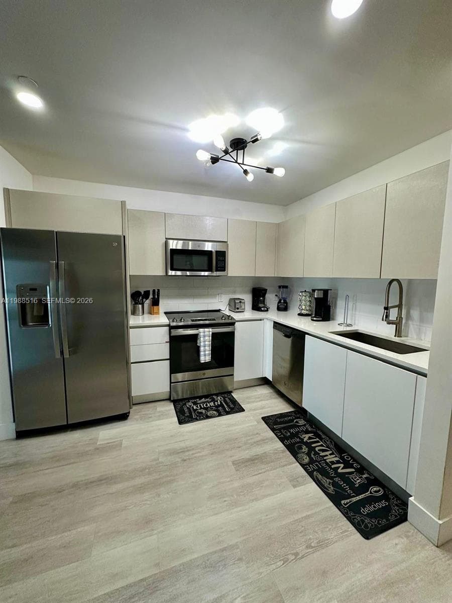 19380 NE 26th Ave # 305, Miami FL 33180 — 2