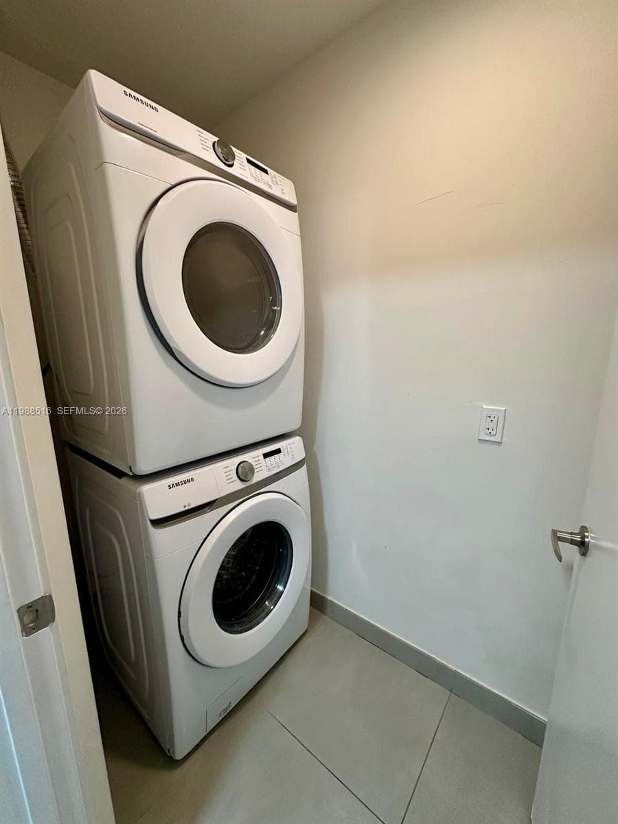 19380 NE 26th Ave # 305, Miami FL 33180 — 10