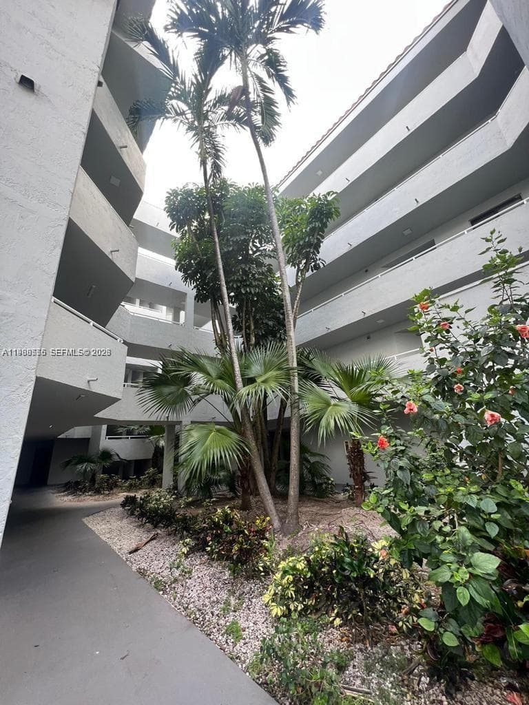 8215 SW 152nd Ave # 418, Miami FL 33193 — 2