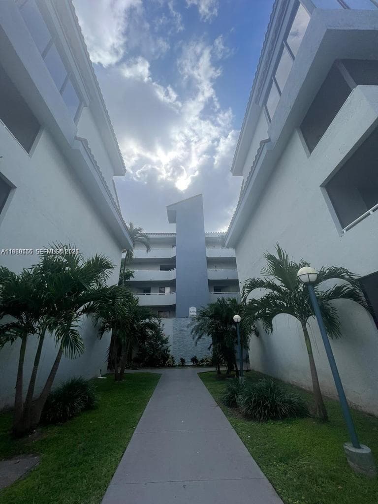 8215 SW 152nd Ave # 418, Miami FL 33193 — 1