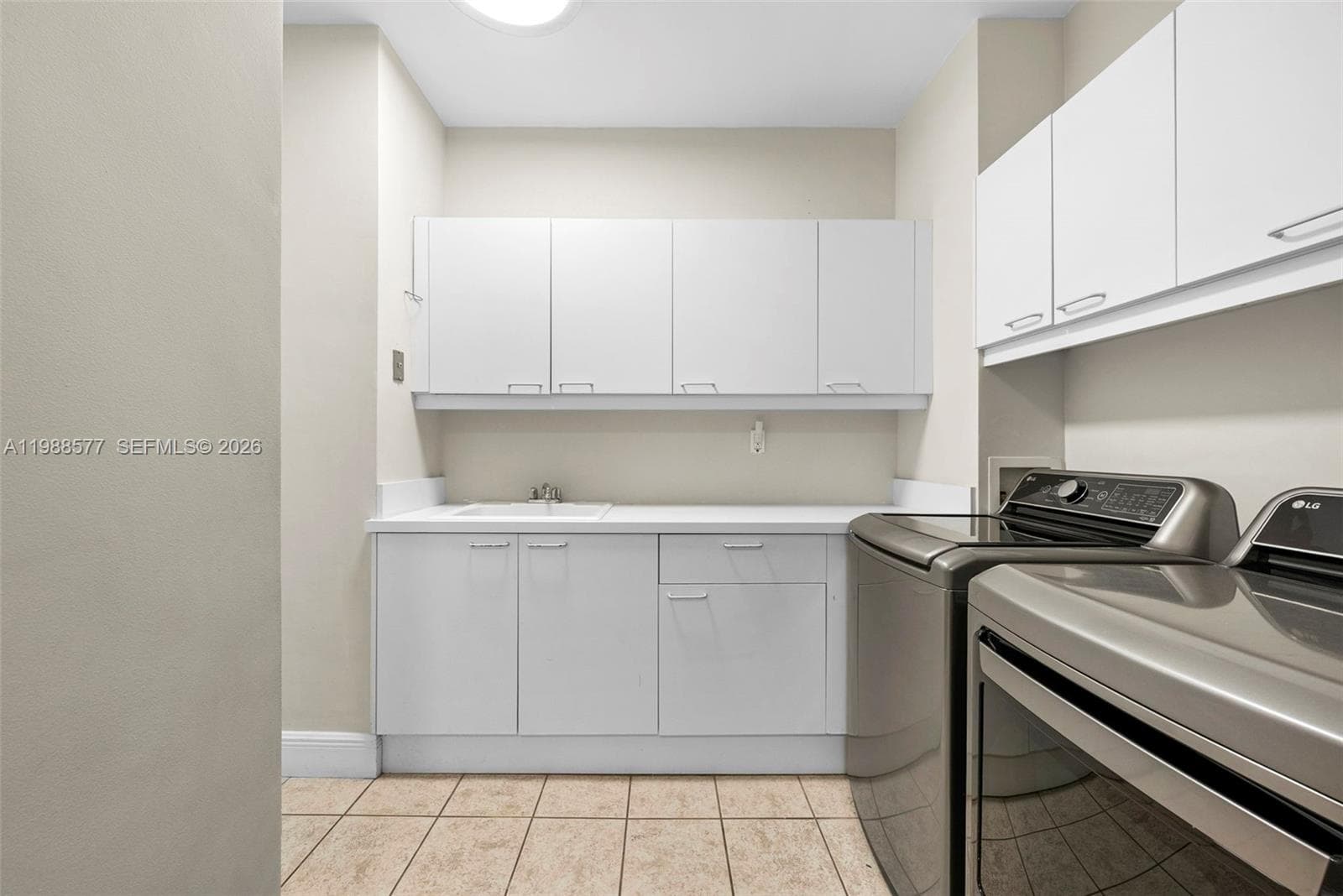 10 Edgewater Dr, Coral Gables FL 33133 — 56
