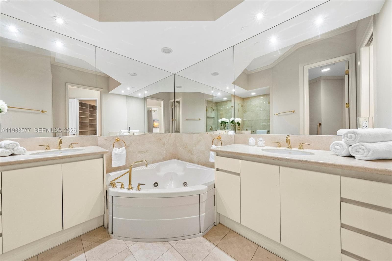 10 Edgewater Dr, Coral Gables FL 33133 — 42