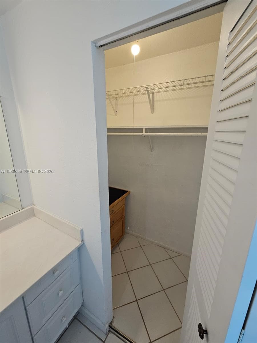 7135 Collins Ave # 1821, Miami Beach FL 33141 — 17