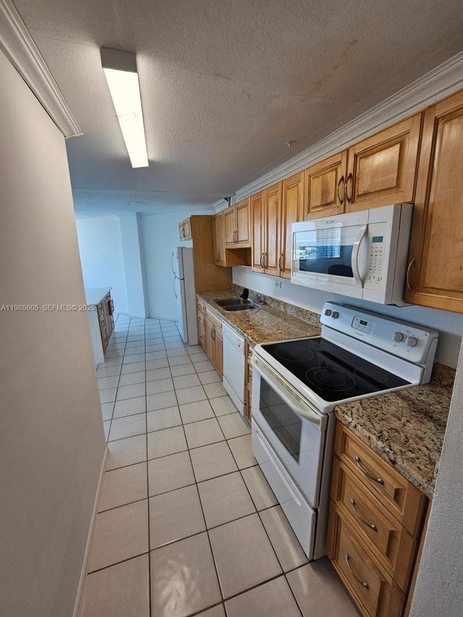 7135 Collins Ave # 1821, Miami Beach FL 33141 — 8