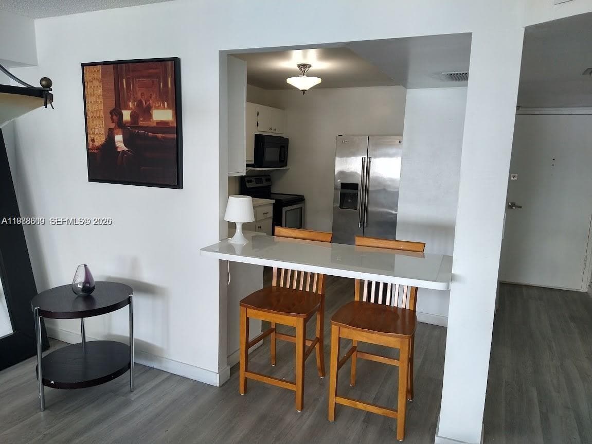 6039 Collins Ave # 1710, Miami Beach FL 33140 — 5