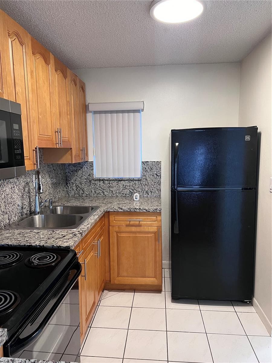 2750 W 76th St # 208, Hialeah FL 33016 — 2